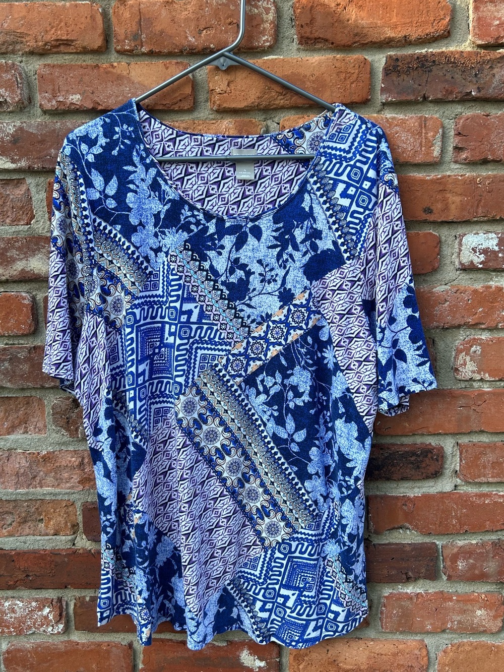 Chico’s Colorful Short Sleeve Tee Size 4/XXL
